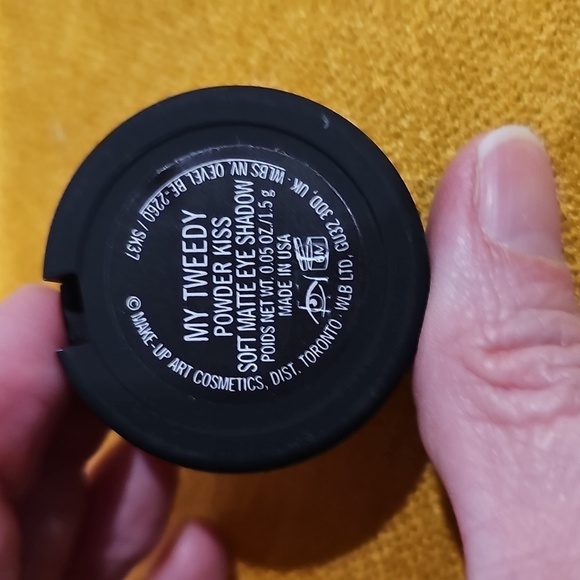 MAC POWDER KISS EYESHADOW- MY TWEEDY - Picture 5 of 6